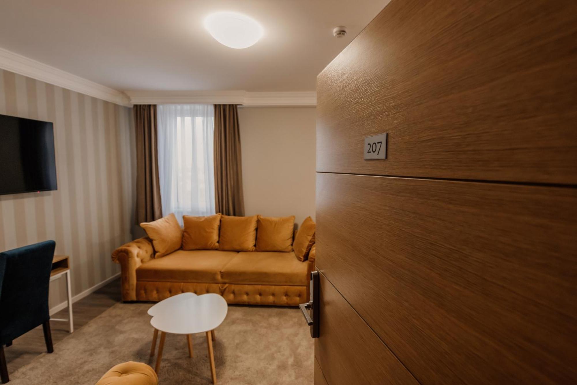 Hotel Beli Dvor Cacak Exterior photo