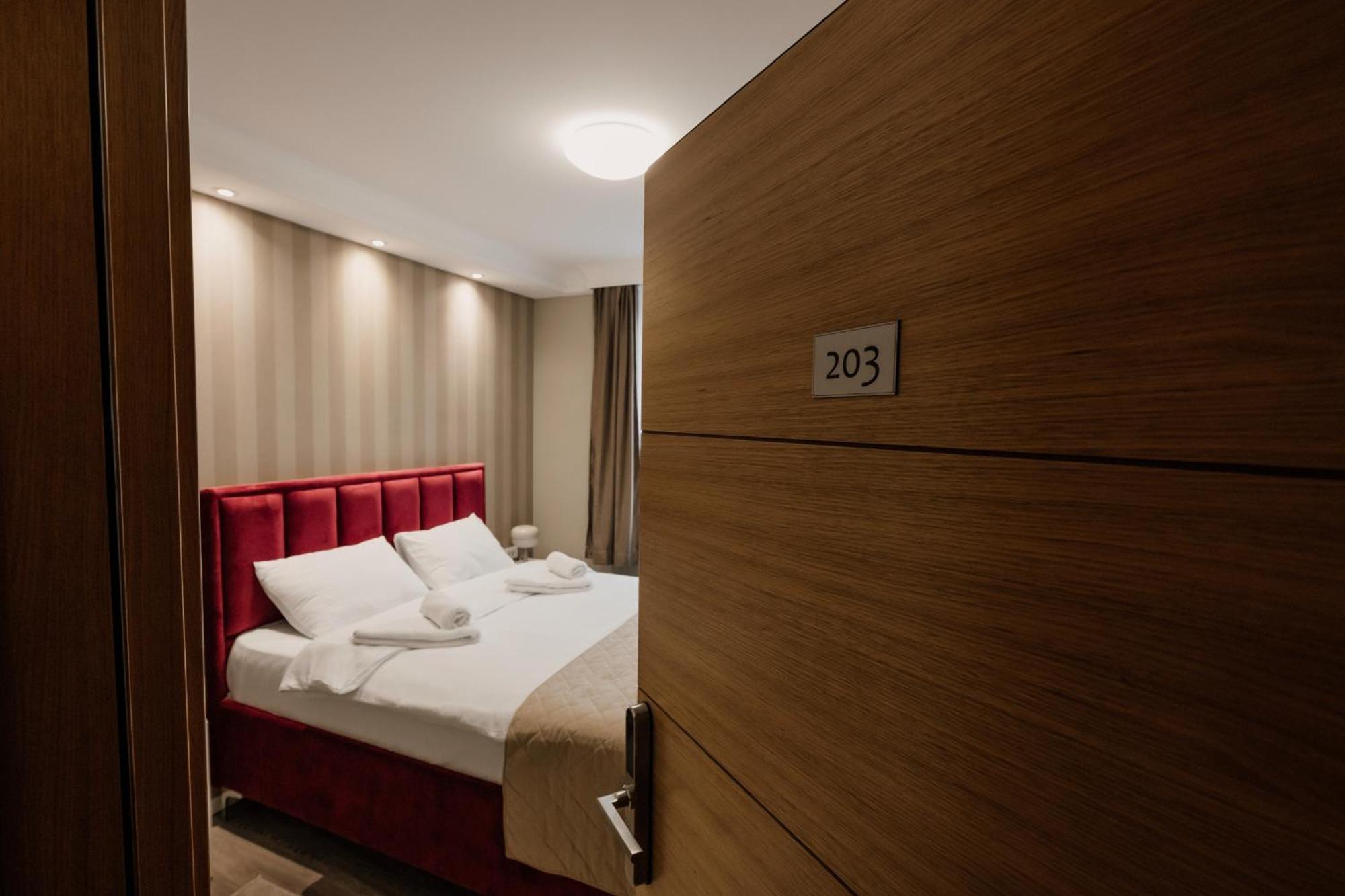 Hotel Beli Dvor Cacak Exterior photo